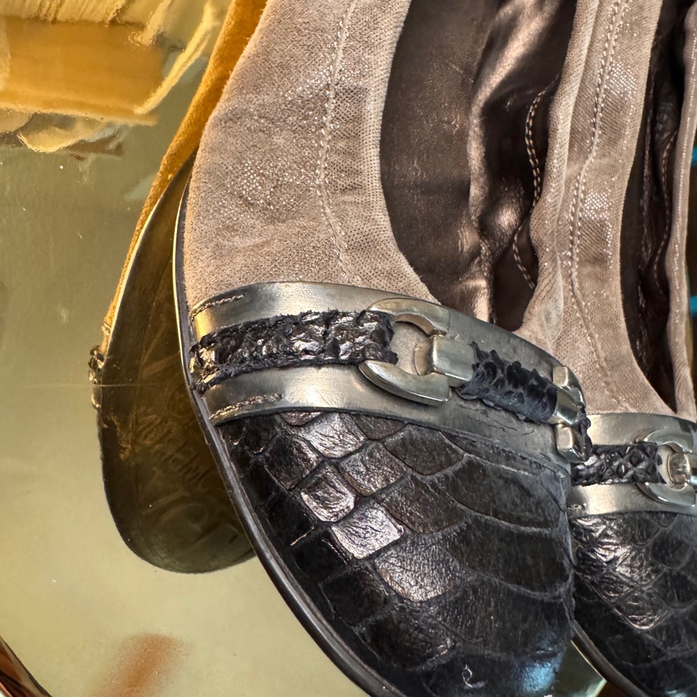 AGL Women's Black and Tan Loafers